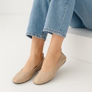 Aquatalia Quortney Size 7 Taupe Women's Waterproof Leather Slip On Ballet Flat